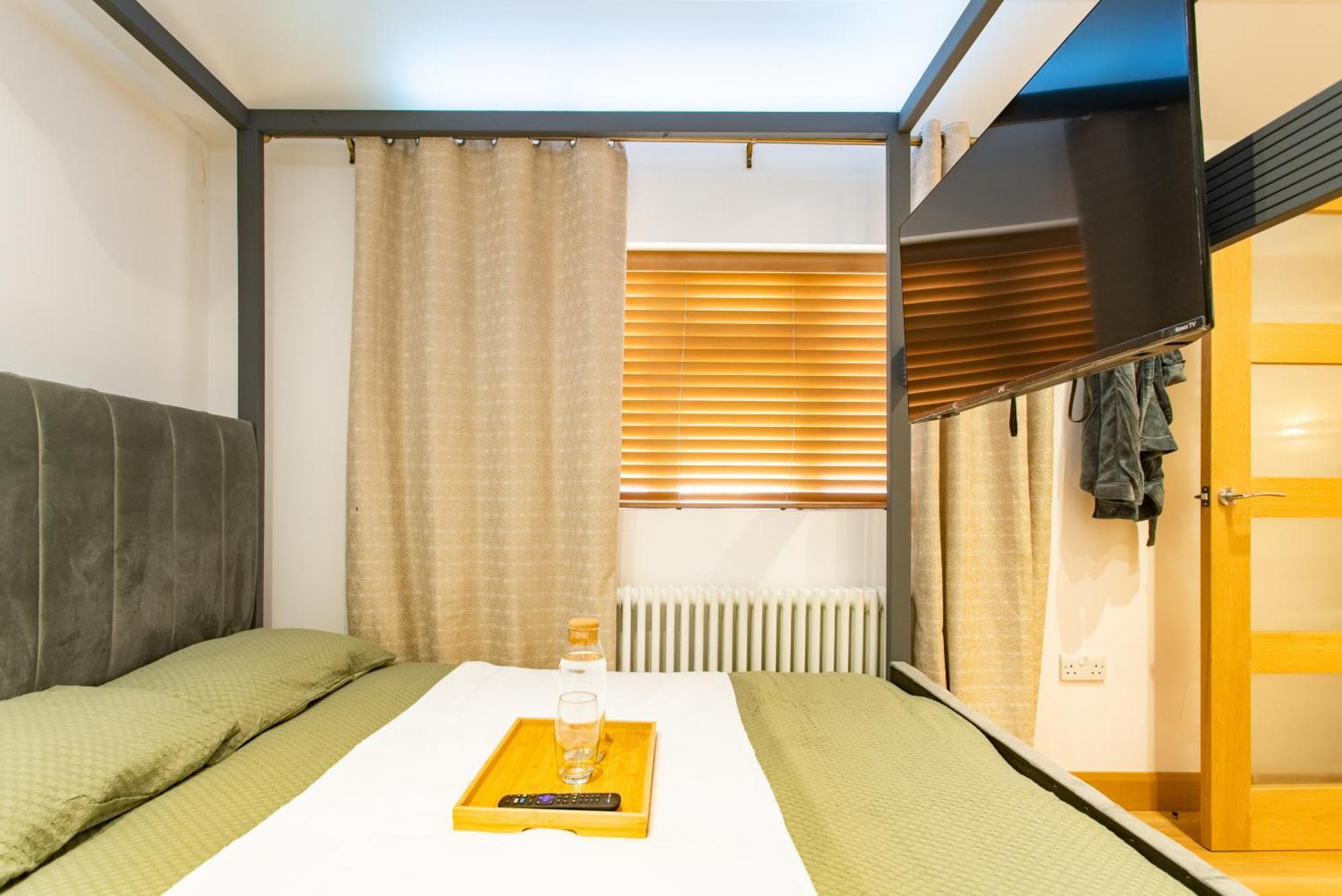 Modern 2Bed Pad W/ Hot Tub Villa Barking  Ngoại thất bức ảnh