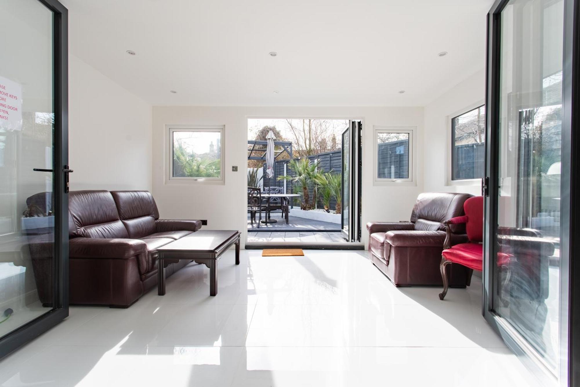 Modern 2Bed Pad W/ Hot Tub Villa Barking  Ngoại thất bức ảnh