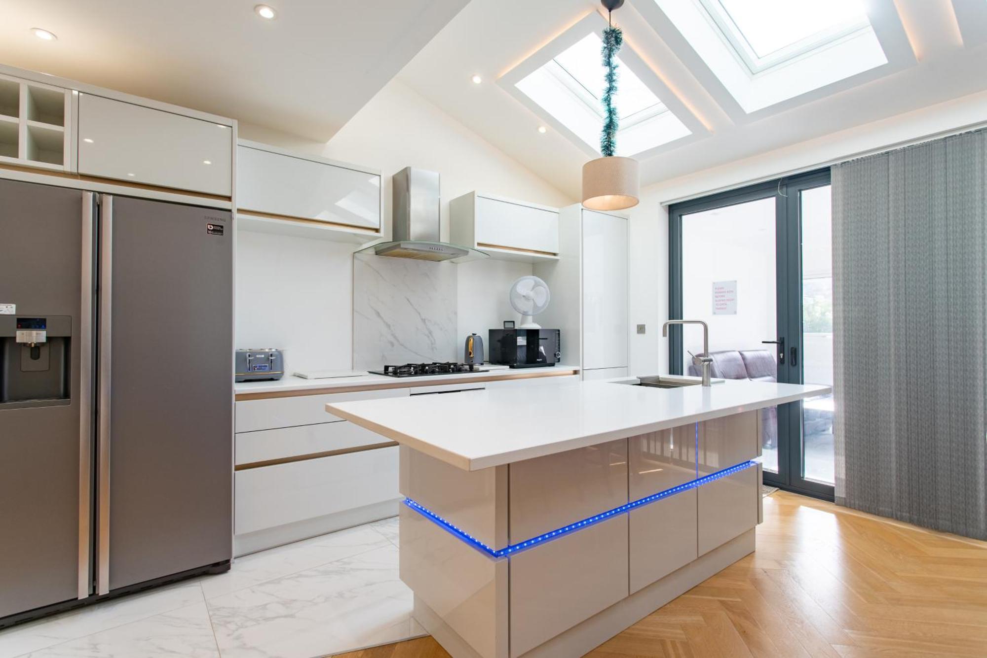 Modern 2Bed Pad W/ Hot Tub Villa Barking  Ngoại thất bức ảnh