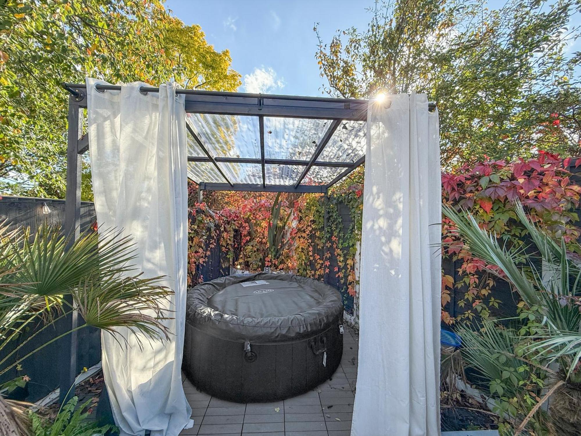 Modern 2Bed Pad W/ Hot Tub Villa Barking  Ngoại thất bức ảnh